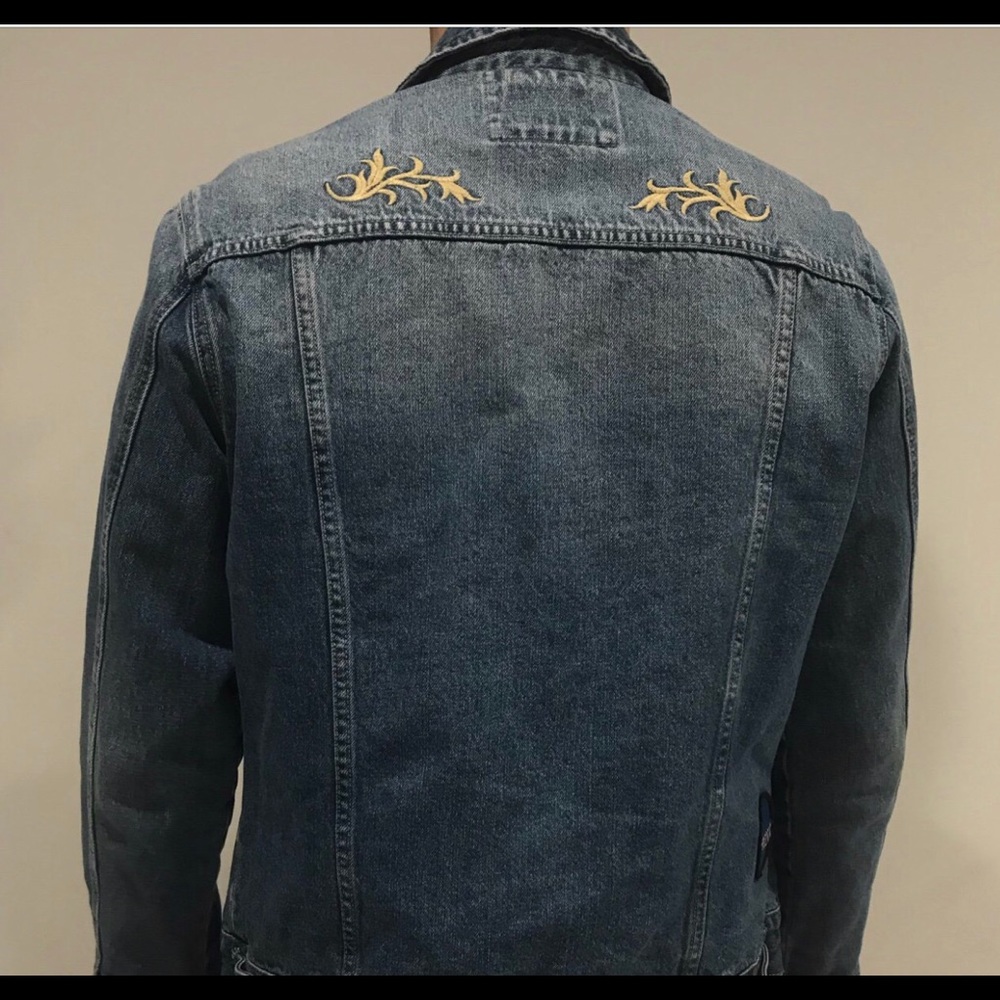 Forever 21 jean jacket size medium